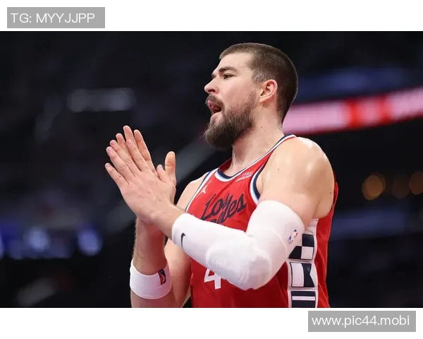 队记曝祖巴茨收到的交易报价：一个无保护首轮+一个选秀权互换