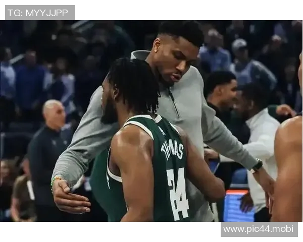 🏀雄鹿3人20+轻取鹈鹕迎3连胜 托马斯27分 罗林斯27+6 锡安32分